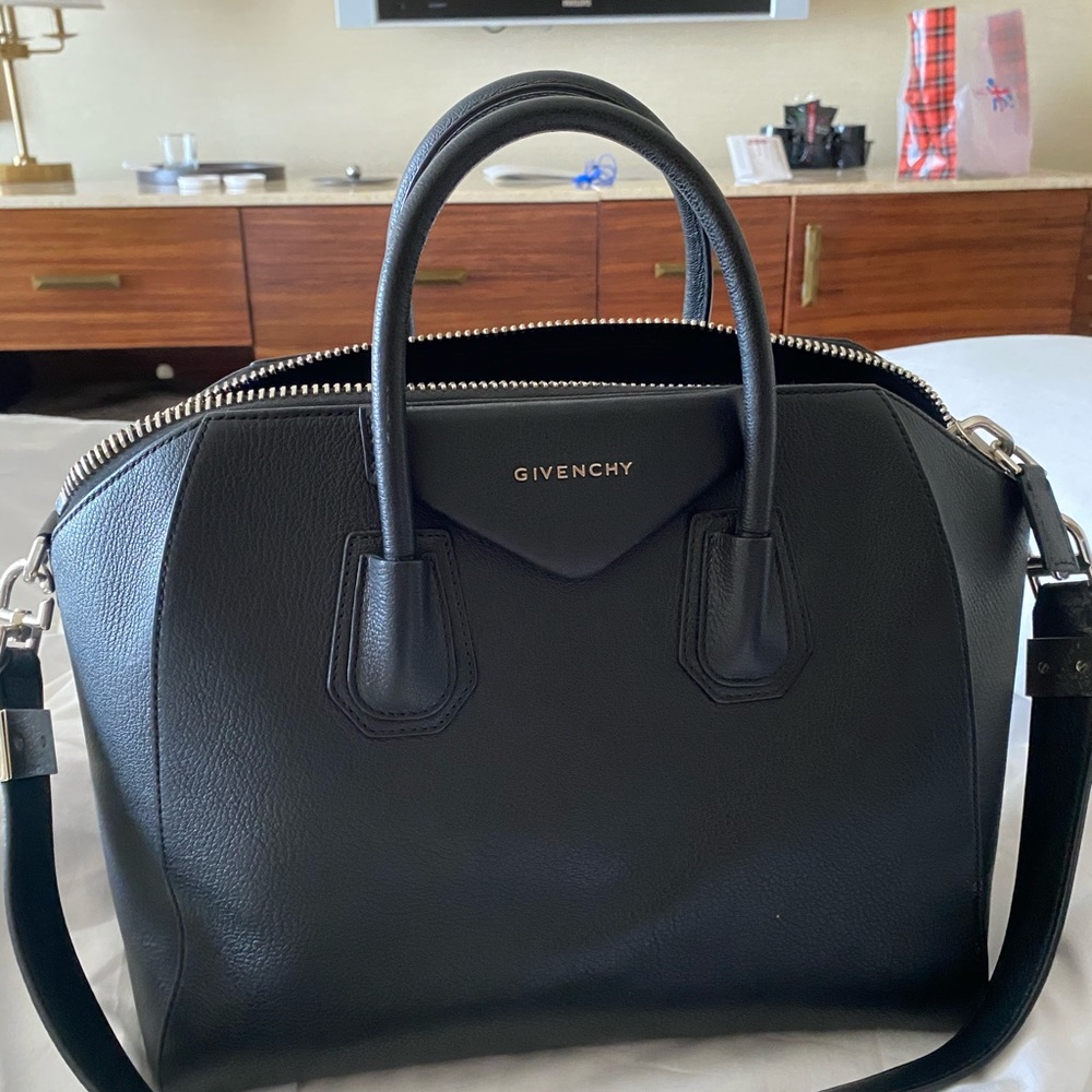 Givenchy medium Antigona